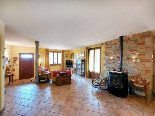 villa di ampia superficie con giardino in vendita a Loro Ciuffenna