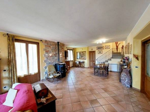 villa di ampia superficie con giardino in vendita a Loro Ciuffenna