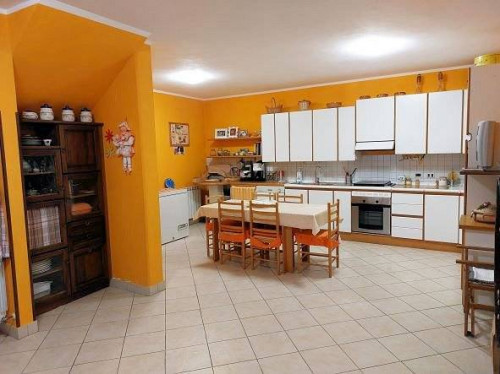villa di ampia superficie con giardino in vendita a Loro Ciuffenna