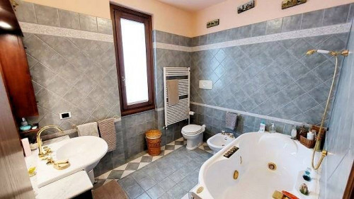villa di ampia superficie con giardino in vendita a Loro Ciuffenna
