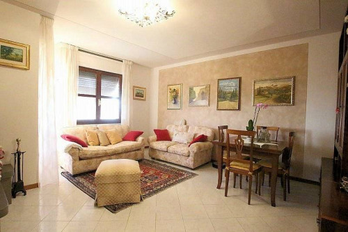 Appartamento luminoso con terrazze  garage e vista mare in vendita a Volterra