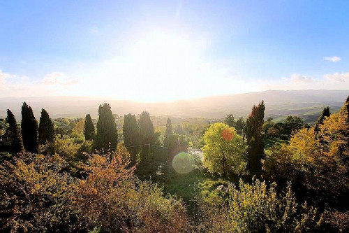 Appartamento luminoso con terrazze  garage e vista mare in vendita a Volterra