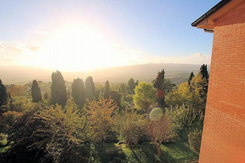 Appartamento luminoso con terrazze  garage e vista mare in vendita a Volterra