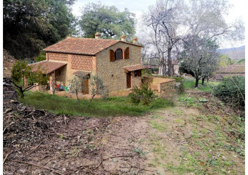 Recupero di volumetrie per realizzare un casale indipendente in vendita a Volterra
