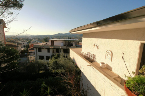Villa di ampia superficie in zona residenziale in vendita a Montecatini-Terme