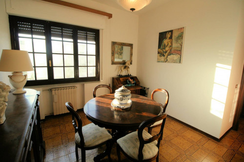 Villa di ampia superficie in zona residenziale in vendita a Montecatini-Terme