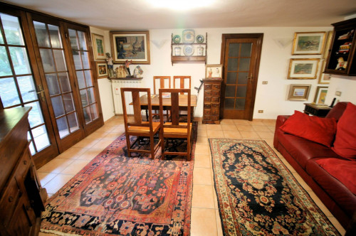 Villa di ampia superficie in zona residenziale in vendita a Montecatini-Terme