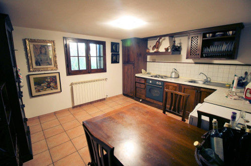 Villa di ampia superficie in zona residenziale in vendita a Montecatini-Terme