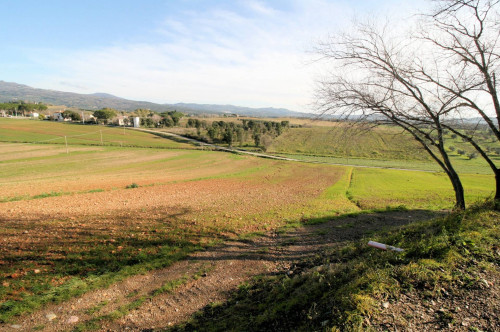 Podere con ampio terreno in posizione panoramica vicino al mare in vendita a Roccastrada