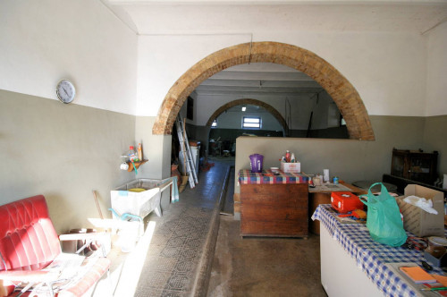 Podere con ampio terreno in posizione panoramica vicino al mare in vendita a Roccastrada