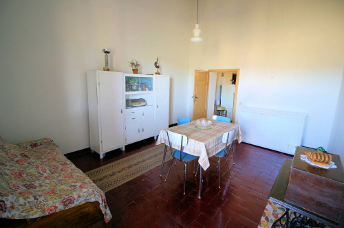 Podere con ampio terreno in posizione panoramica vicino al mare in vendita a Roccastrada