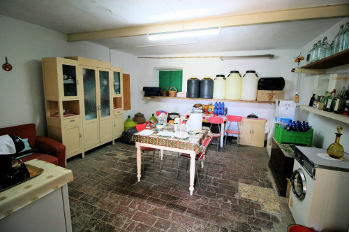 Podere con ampio terreno in posizione panoramica vicino al mare in vendita a Roccastrada