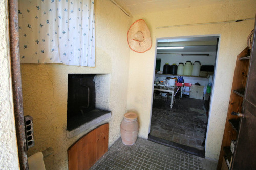 Podere con ampio terreno in posizione panoramica vicino al mare in vendita a Roccastrada
