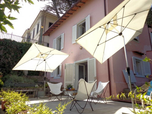 Porzione terratetto libero su tre lati con giardino e vista mare in vendita a Marciana