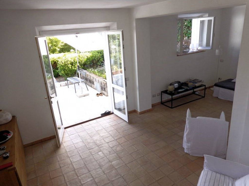 Porzione terratetto libero su tre lati con giardino e vista mare in vendita a Marciana