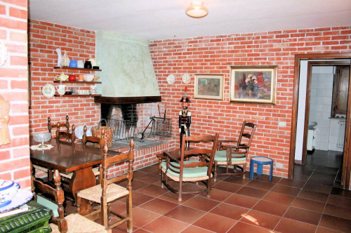 Villa unifamiliare di grande metratura con giardino a pochi chilometri da Lucca in vendita a Capannori