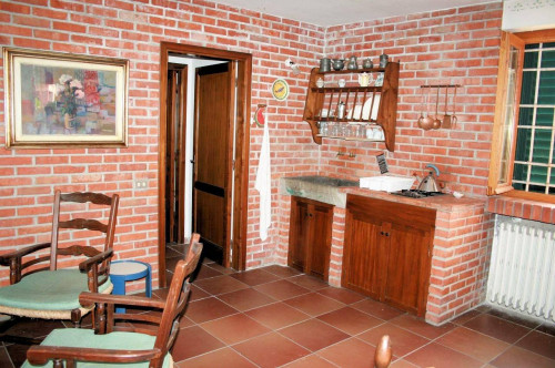 Villa unifamiliare di grande metratura con giardino a pochi chilometri da Lucca in vendita a Capannori