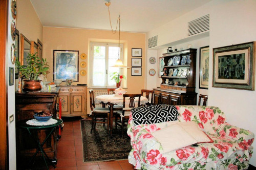Villa unifamiliare di grande metratura con giardino a pochi chilometri da Lucca in vendita a Capannori
