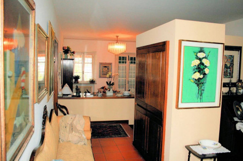 Villa unifamiliare di grande metratura con giardino a pochi chilometri da Lucca in vendita a Capannori