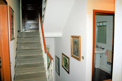 Villa unifamiliare di grande metratura con giardino a pochi chilometri da Lucca in vendita a Capannori