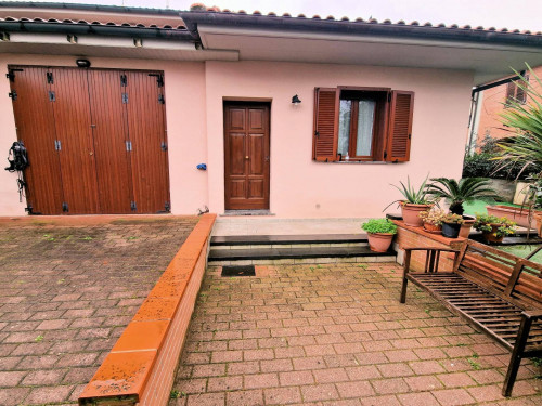 Porzione terratetto di villa bifamiliare in vendita a Gavorrano