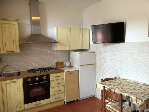 Bel complesso immobiliare suddiviso in cinque appartamenti a 50 metri dal mare in vendita a Marciana