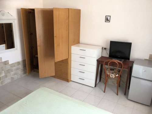 Bel complesso immobiliare suddiviso in cinque appartamenti a 50 metri dal mare in vendita a Marciana
