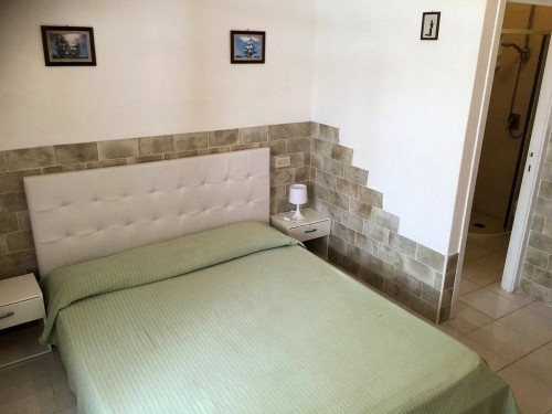 Bel complesso immobiliare suddiviso in cinque appartamenti a 50 metri dal mare in vendita a Marciana