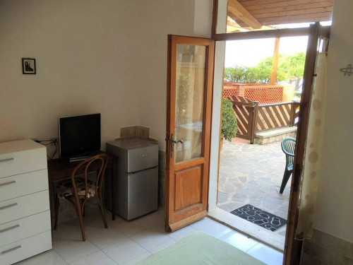 Bel complesso immobiliare suddiviso in cinque appartamenti a 50 metri dal mare in vendita a Marciana