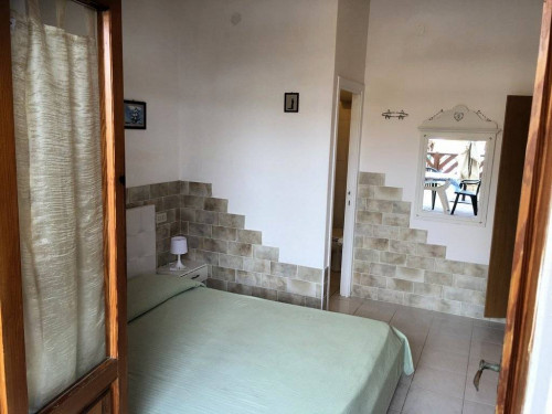 Bel complesso immobiliare suddiviso in cinque appartamenti a 50 metri dal mare in vendita a Marciana
