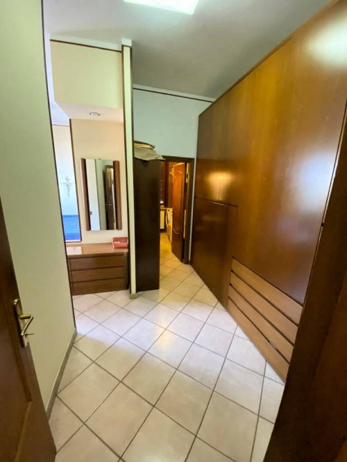 Bel complesso immobiliare suddiviso in cinque appartamenti a 50 metri dal mare in vendita a Marciana
