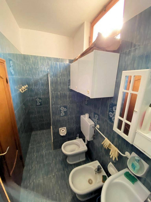 Bel complesso immobiliare suddiviso in cinque appartamenti a 50 metri dal mare in vendita a Marciana