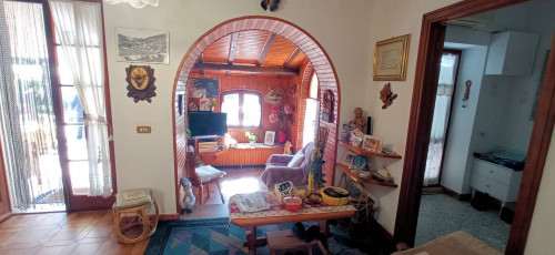Villa singola con giardino a pochi metri dal mare in vendita a Portoferraio