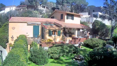 Villa singola con giardino a pochi metri dal mare in vendita a Portoferraio