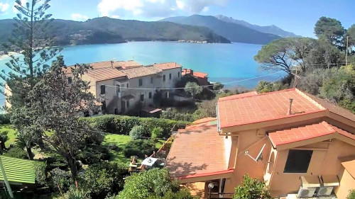 Villa singola con giardino a pochi metri dal mare in vendita a Portoferraio