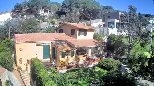 Villa singola con giardino a pochi metri dal mare in vendita a Portoferraio