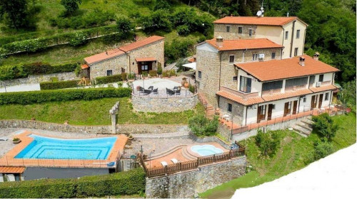 Agriturismo in antico podere in stile Toscano con vista panoramica mozzafiato in vendita a Monsummano Terme