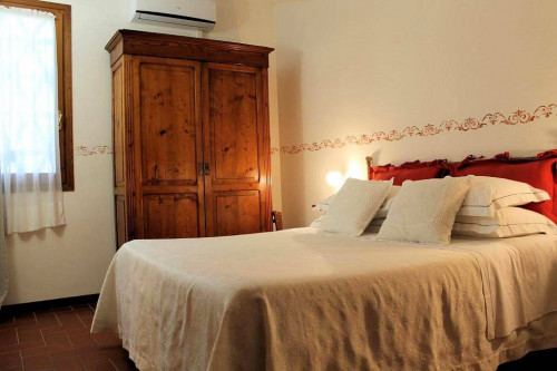 Agriturismo in antico podere in stile Toscano con vista panoramica mozzafiato in vendita a Monsummano Terme