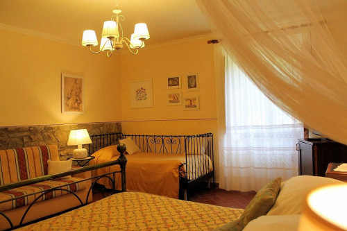 Agriturismo in antico podere in stile Toscano con vista panoramica mozzafiato in vendita a Monsummano Terme