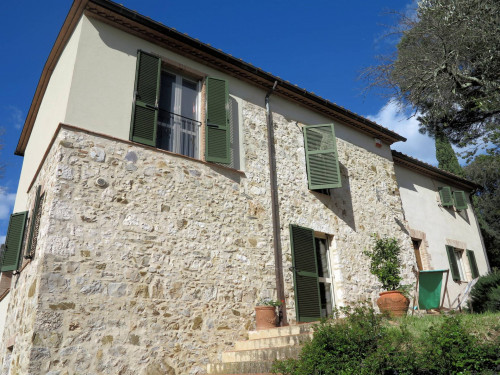 Bel casale ristrutturato in posizione panoramica con ampio terreno in vendita a Civitella Paganico