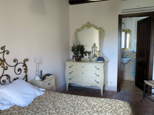 Bel casale ristrutturato in posizione panoramica con ampio terreno in vendita a Civitella Paganico