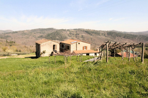 Complesso immobiliare in stile rustico Toscano in posizione panoramica in vendita a Roccastrada