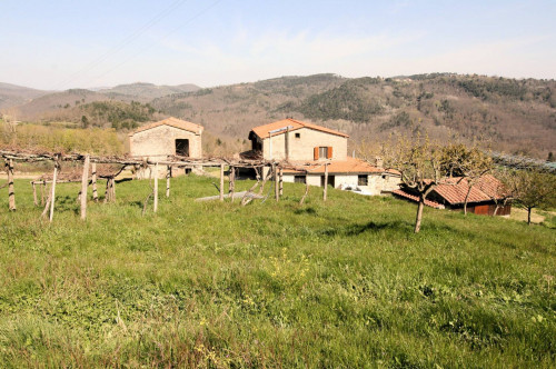 Complesso immobiliare in stile rustico Toscano in posizione panoramica in vendita a Roccastrada