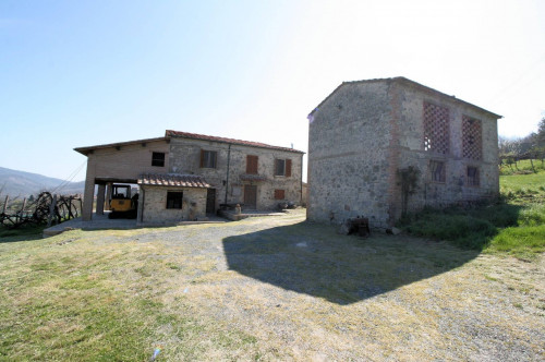 Complesso immobiliare in stile rustico Toscano in posizione panoramica in vendita a Roccastrada
