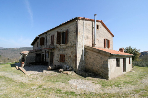 Complesso immobiliare in stile rustico Toscano in posizione panoramica in vendita a Roccastrada
