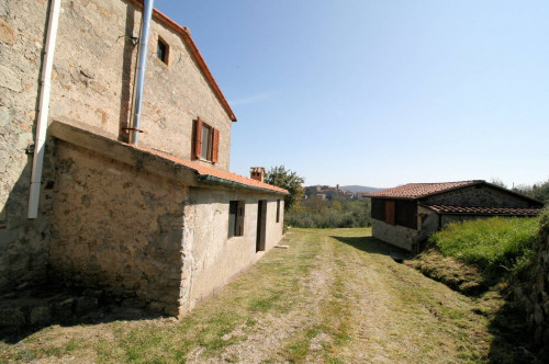 Complesso immobiliare in stile rustico Toscano in posizione panoramica in vendita a Roccastrada