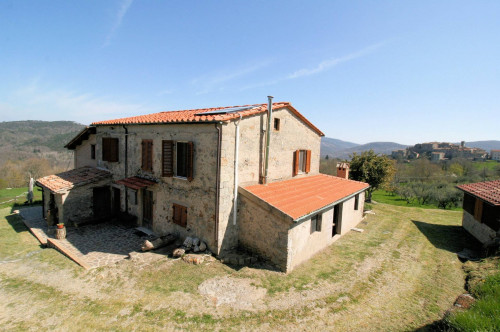 Complesso immobiliare in stile rustico Toscano in posizione panoramica in vendita a Roccastrada