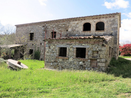 Antico podere da ristrutturare in vendita a Montieri