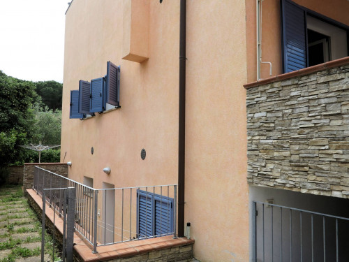 Villetta angolare in trifamiliare a pochi metri dal mare in vendita a Follonica