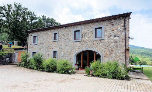 Azienda agricola con villa e piscina in vendita a Lajatico